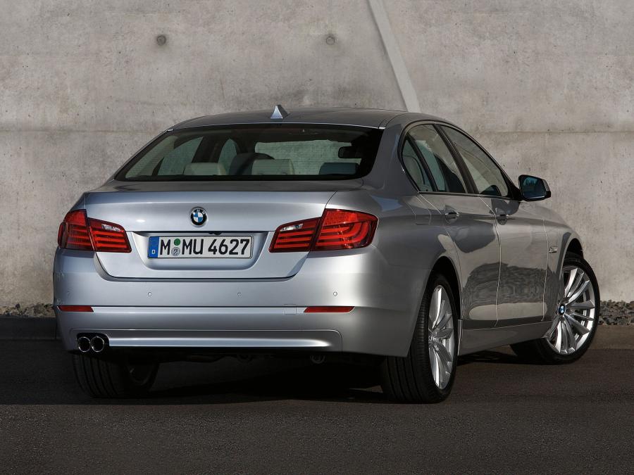  BMW 5-Series Sedan 2010 года  (фото 9 из 16)
